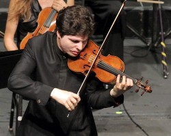 Augustin Hadelich with the Los Angeles Chamber Orchestra
