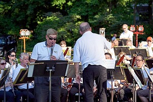 Gary Dranch, clarinet soloist, with Music Director Alan Hollander and The Westchester Band